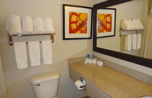 Groveport Hotel | Holiday Inn Express Hotel & Suites Columbus Southeast Groveport by IHG