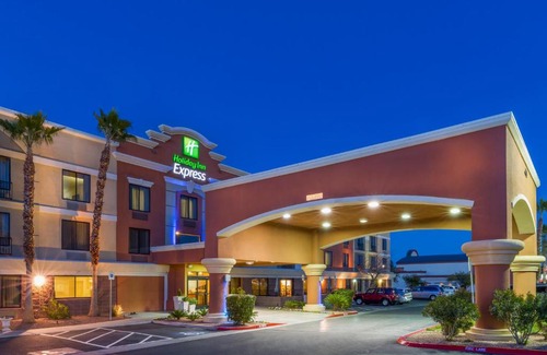 Whitney Ranch Hotel | Holiday Inn Express Hotel and Suites - Henderson by IHG