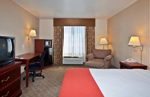 Whitney Ranch Hotel | Holiday Inn Express Hotel and Suites - Henderson by IHG