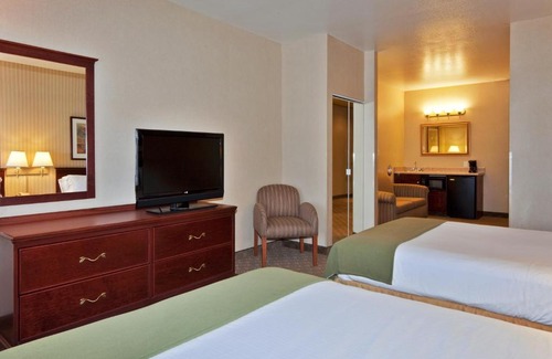 Whitney Ranch Hotel | Holiday Inn Express Hotel and Suites - Henderson by IHG