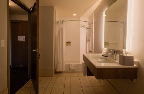 Mankato Hotel | Holiday Inn Express Hotel and Suites Mankato East by IHG