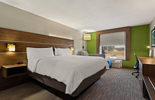 Okmulgee Hotel | Holiday Inn Express Hotel & Suites Okmulgee by IHG