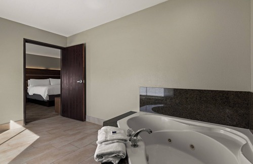 Okmulgee Hotel | Holiday Inn Express Hotel & Suites Okmulgee by IHG