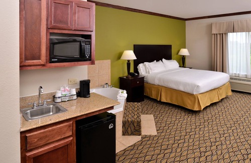 Sherman Hotel | Holiday Inn Express Hotel & Suites Sherman Highway 75 by IHG