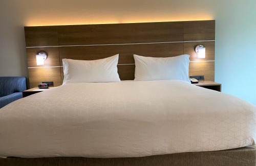 Somerset Hotel | Holiday Inn Express Hotel & Suites Somerset Central by IHG