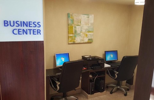 Waterford Hotel | Holiday Inn Express Hotel & Suites Waterford by IHG