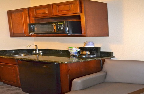 Waterford Hotel | Holiday Inn Express Hotel & Suites Waterford by IHG