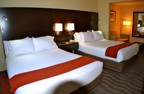 Waterford Hotel | Holiday Inn Express Hotel & Suites Waterford by IHG