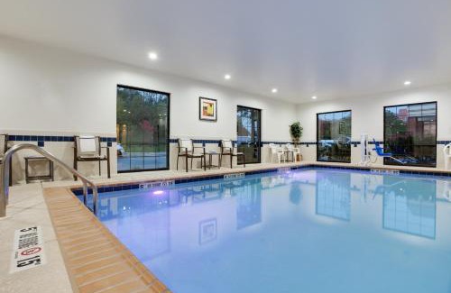 Lake Arbor Hotel | Holiday Inn Express I-95 Capitol Beltway - Largo by IHG