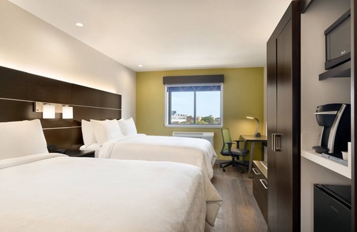 Queens Hotel | Holiday Inn Express Jamaica - JFK AirTrain - NYC by IHG