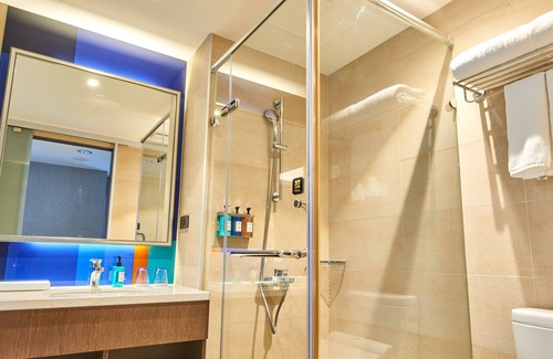 Yancheng District Hotel | Holiday Inn Express Kaohsiung Love River, an IHG Hotel