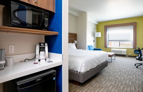 South Lethbridge Hotel | Holiday Inn Express Lethbridge Southeast by IHG