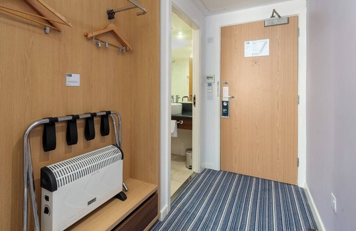 Leigh Hotel | Holiday Inn Express Leigh - Sports Village by IHG