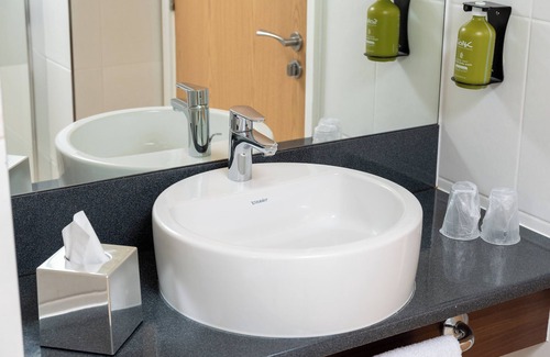 Leigh Hotel | Holiday Inn Express Leigh - Sports Village by IHG