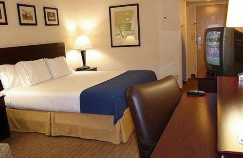 Downtown Little Rock Hotel | Holiday Inn Express Little Rock-Airport by IHG