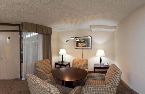 Downtown Little Rock Hotel | Holiday Inn Express Little Rock Airport by IHG