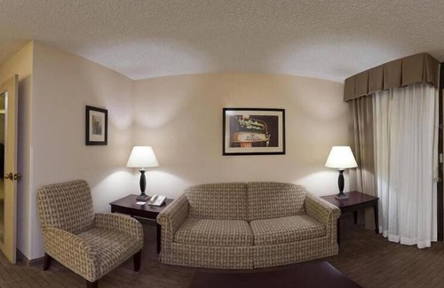 Downtown Little Rock Hotel | Holiday Inn Express Little Rock Airport by IHG