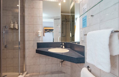 Belle Vue Hotel | Holiday Inn Express Manchester East by IHG