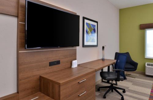 Melbourne Hotel | Holiday Inn Express Melbourne West by IHG