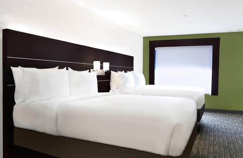 Little Woods Hotel | Holiday Inn Express New Orleans East by IHG