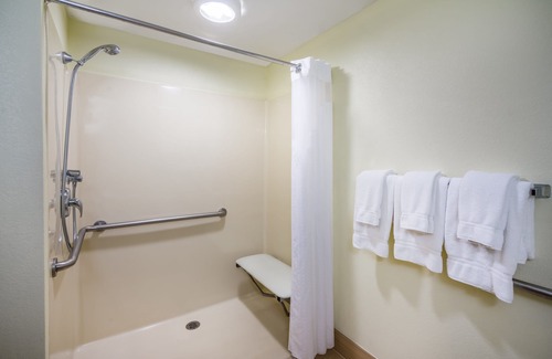 North East Hotel | Holiday Inn Express North East by IHG