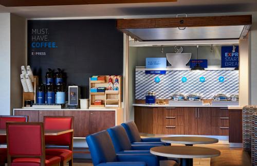 Oak Grove Hotel | Holiday Inn Express - Oak Grove by IHG