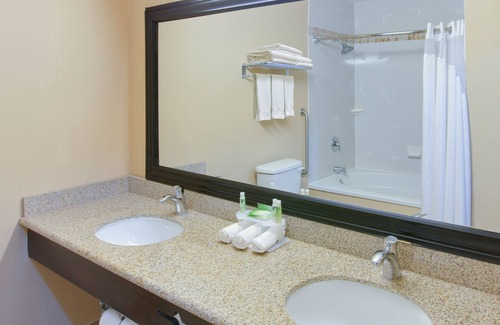 Oakdale Hotel | Holiday Inn Express Oakdale by IHG