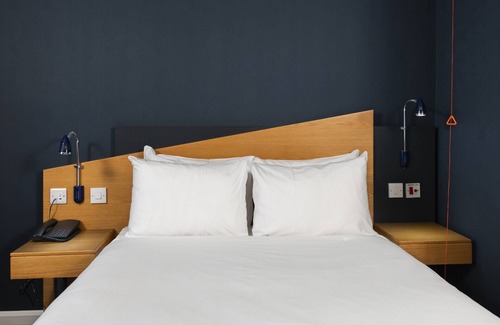 Alwalton Hotel | Holiday Inn Express Peterborough by IHG