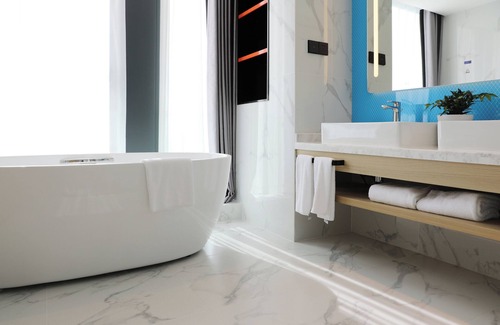 Qingdao Hotel | Holiday Inn Express Qingdao Northern West Coast by IHG