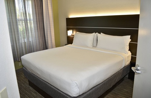 Windsor Hotel | Holiday Inn Express® Windsor Sonoma Wine Country by IHG