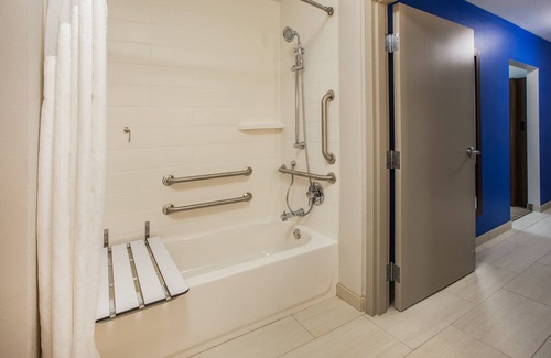 Windsor Hotel | Holiday Inn Express® Windsor Sonoma Wine Country by IHG