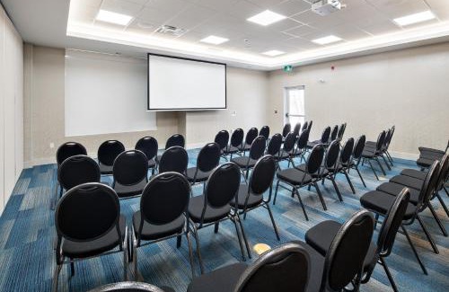 Red Deer Hotel | Holiday Inn Express - Red Deer North by IHG