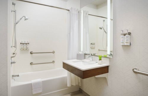 East Irondequoit Hotel | Holiday Inn Express Rochester NE- Irondequoit by IHG