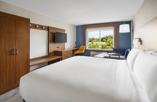 East Irondequoit Hotel | Holiday Inn Express Rochester NE- Irondequoit by IHG