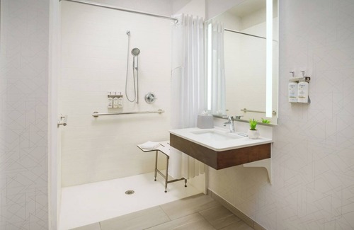 East Irondequoit Hotel | Holiday Inn Express Rochester NE- Irondequoit by IHG