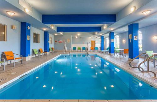 Loves Park Hotel | Holiday Inn Express Rockford-Loves Park by IHG