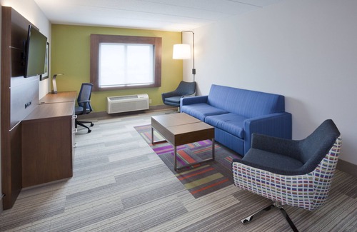 Roseville Hotel | Holiday Inn Express Roseville-St. Paul by IHG