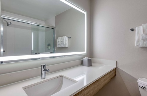 Bensenville Hotel | Holiday Inn Express & Suites Bensenville - O'Hare by IHG