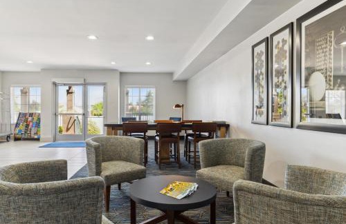 North Whisman Hotel | Holiday Inn Express & Suites Mountain View Silicon Valley by IHG