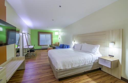 Raymondville Hotel | Holiday Inn Express & Suites Raymondville by IHG