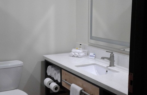 Raymondville Hotel | Holiday Inn Express & Suites Raymondville by IHG