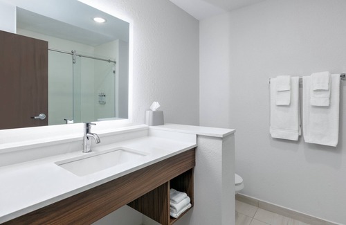 San Antonio Hotel | Holiday Inn Express San Antonio East I 10 by IHG