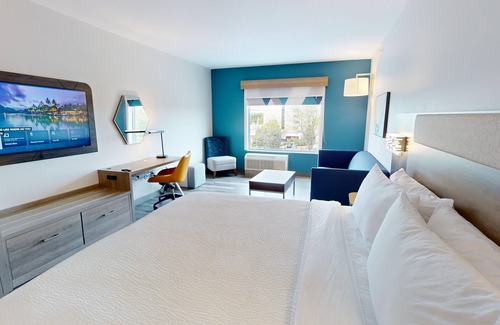 Schaumburg Hotel | Holiday Inn Express & Suites Chicago Schaumburg by IHG