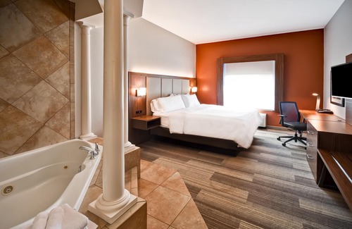 Schererville Hotel | Holiday Inn Express & Suites Schererville by IHG