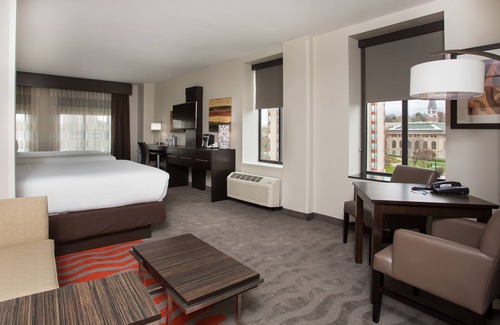 Metro Center Hotel | Holiday Inn Express Springfield Downtown by IHG
