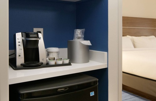 Williamstown Hotel | Holiday Inn Express & Suites Williamstown - Glassboro by IHG