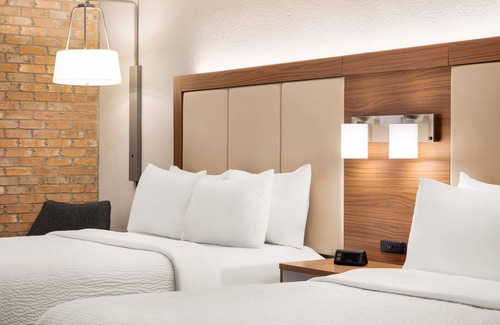 Crownhill Park Hotel | Holiday Inn Express San Antonio-Airport by IHG