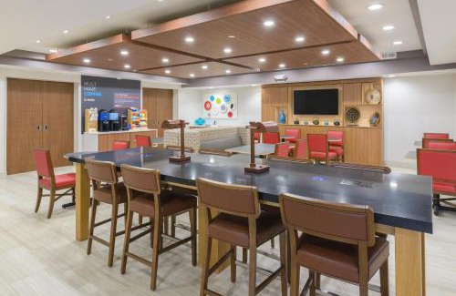 Southington Hotel | Holiday Inn Express Southington by IHG