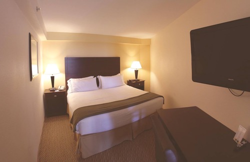 St Ignace Hotel | Holiday Inn Express St. Ignace-Lake Front by IHG