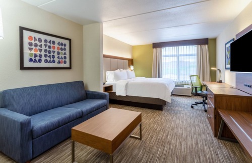 Cedar Falls Hotel | Holiday Inn Express & Suites Cedar Falls - Waterloo by IHG